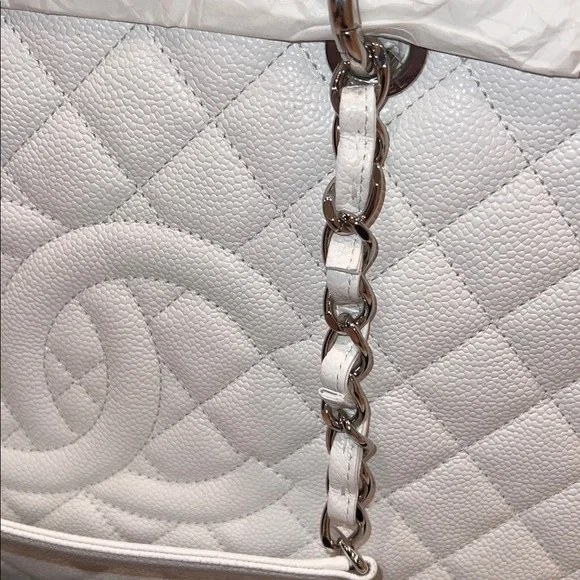 ❤️NWT CHANEL GRAND SHOPPING BAG IN CAVIAR WHITE LEATHER WITH SILVER HARDWARE - Picture 17 of 17